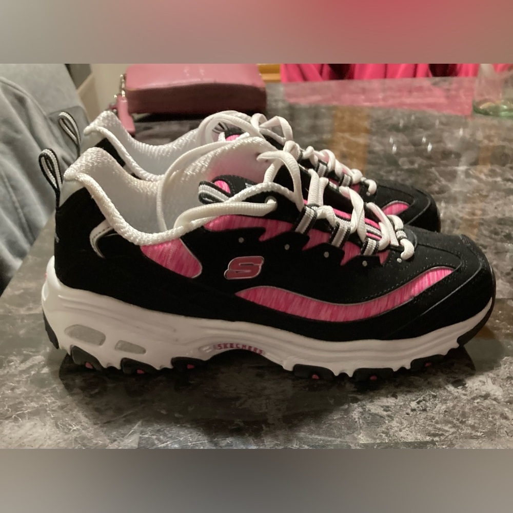 Skechers D’Lites Women's Black and Pink Sneakers Sz10